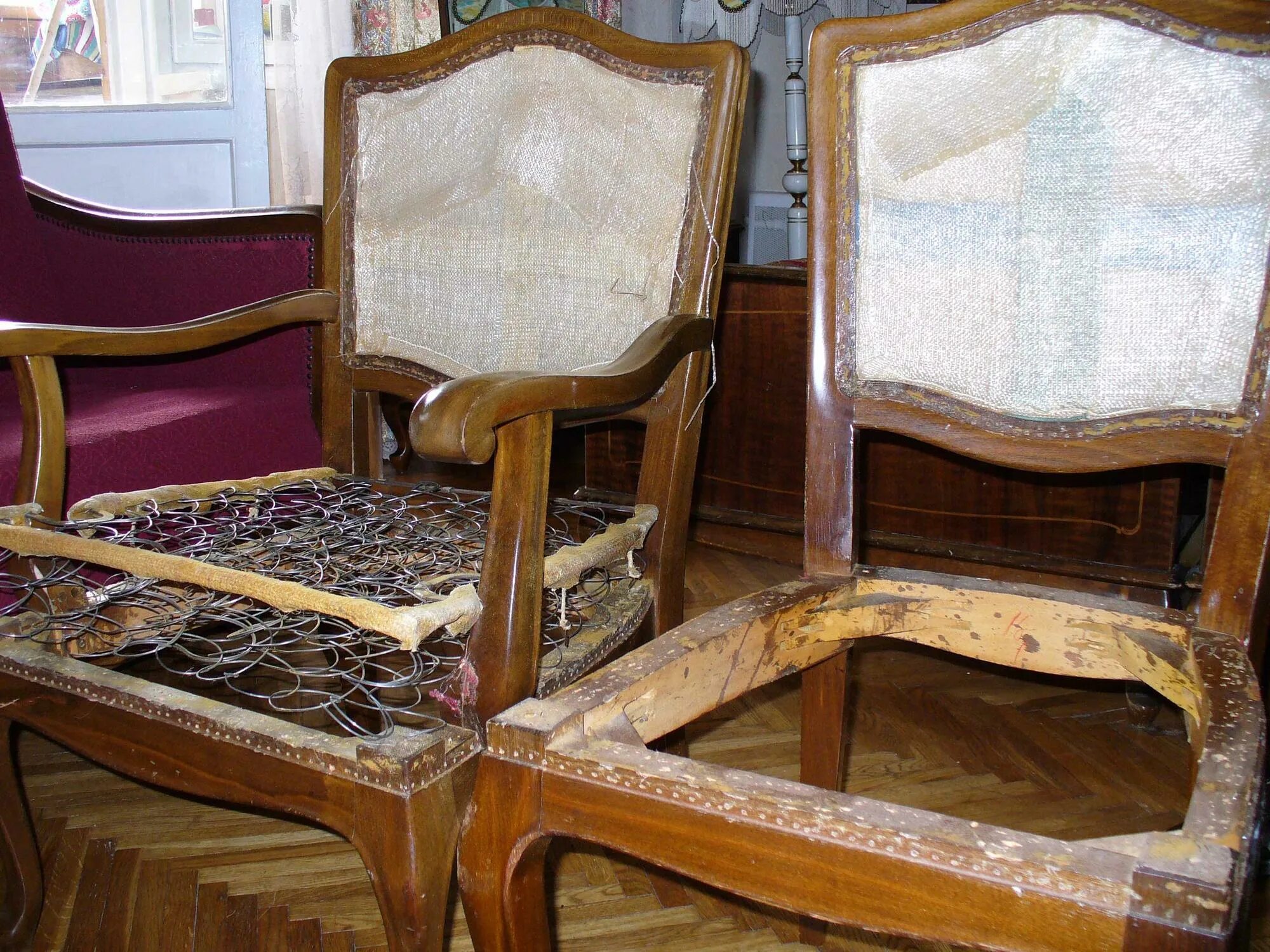 Реставрация сиденья стула. Обивка стульев. Обивка сиденья стула. Обивка старых стульев. Сиденье стула с пружинами.