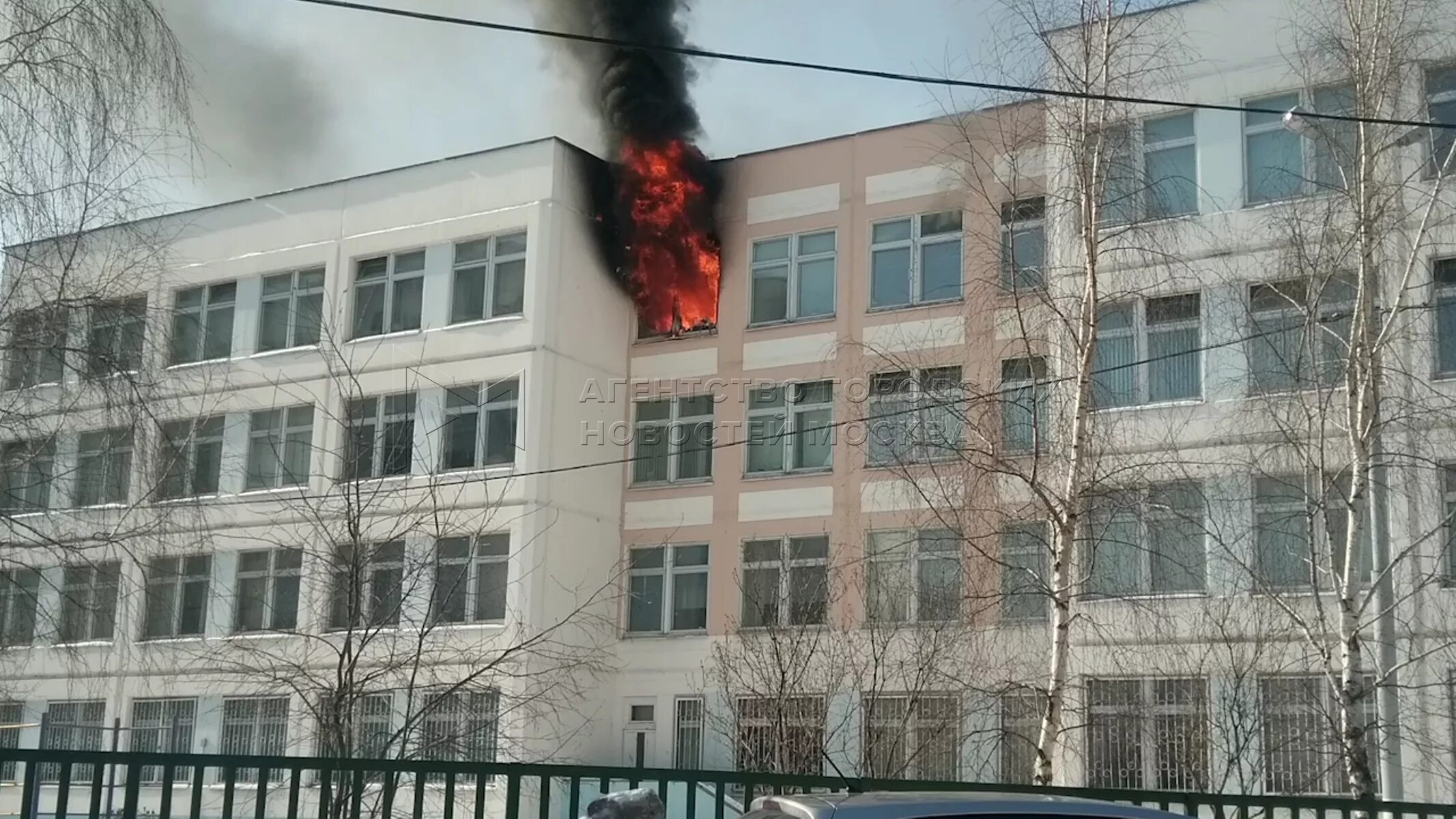 Сгорел класс. Пожар в школе. Пожар в образовательном учреждении. Пожар в школе в Москве. Сгоревшее здание школы.