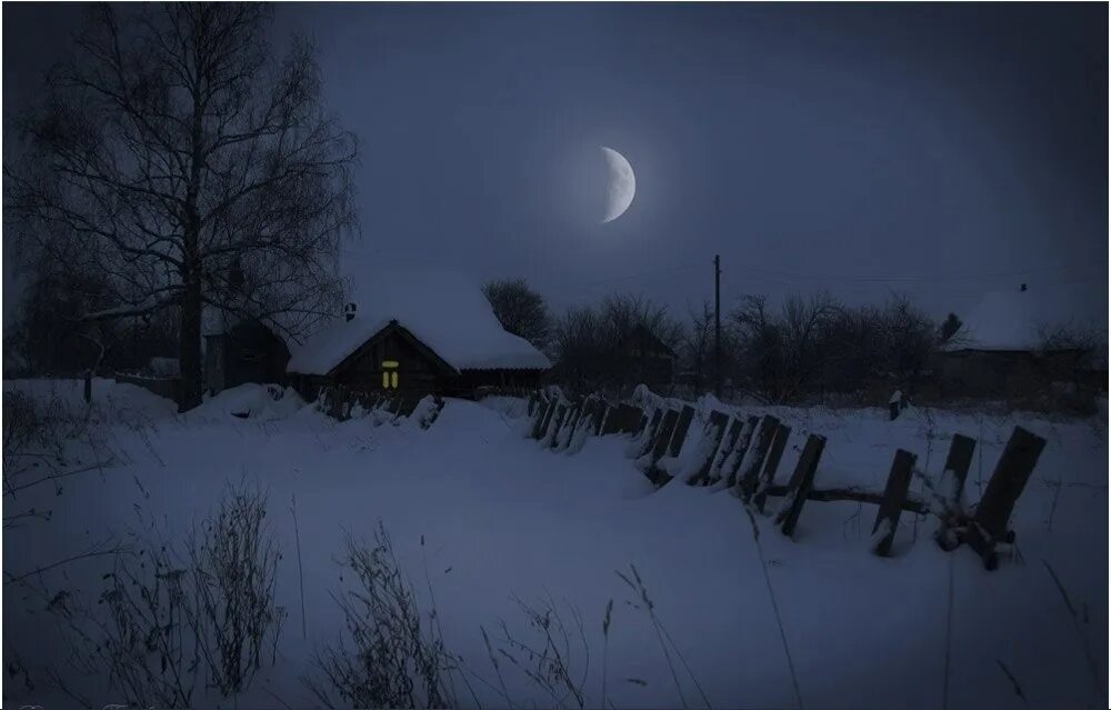 Прохладный вечер опускается на землю. Лунная ночь в деревне. Зимние Сумерки в деревне. Сумерки в деревне зимой. Зимняя Лунная ночь в деревне.