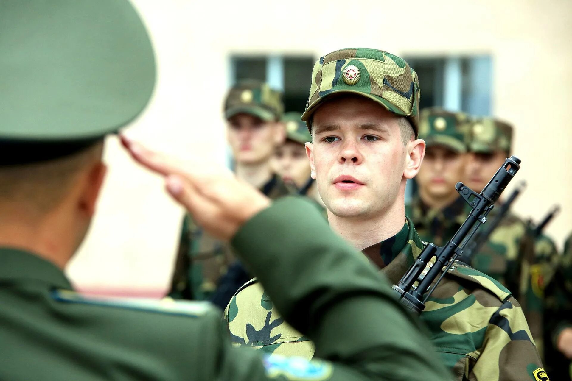 Как сейчас проходит служба. Солдат армии рф срочники. солдаты в армии. военная служба по призыву. военнослужащий.
