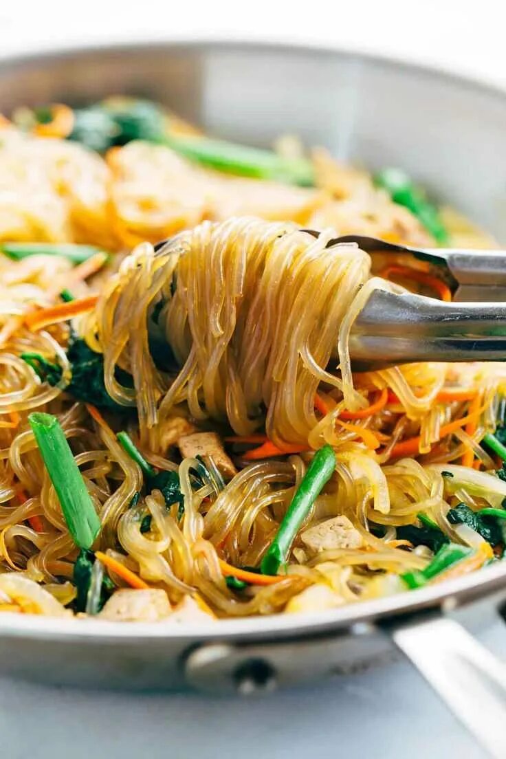 Фунчоза. Фунчоза с тофу. Лапша фунчоза. Лапша Japchae.