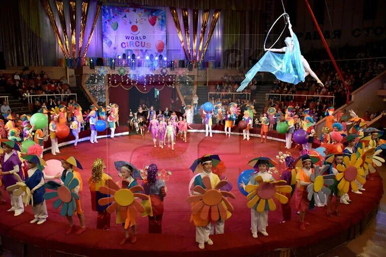 День цирка в 2024 году. День цирка 2022 Международный. 20 Апреля Международный день цирка. Международный день цирка 17 апреля. Цирк Международный день цирка.