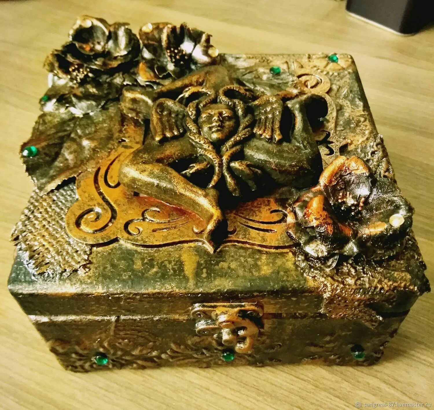Шкатулка стороны. Шкатулка в интерьере. мраморные шкатулки с животными на крышке.