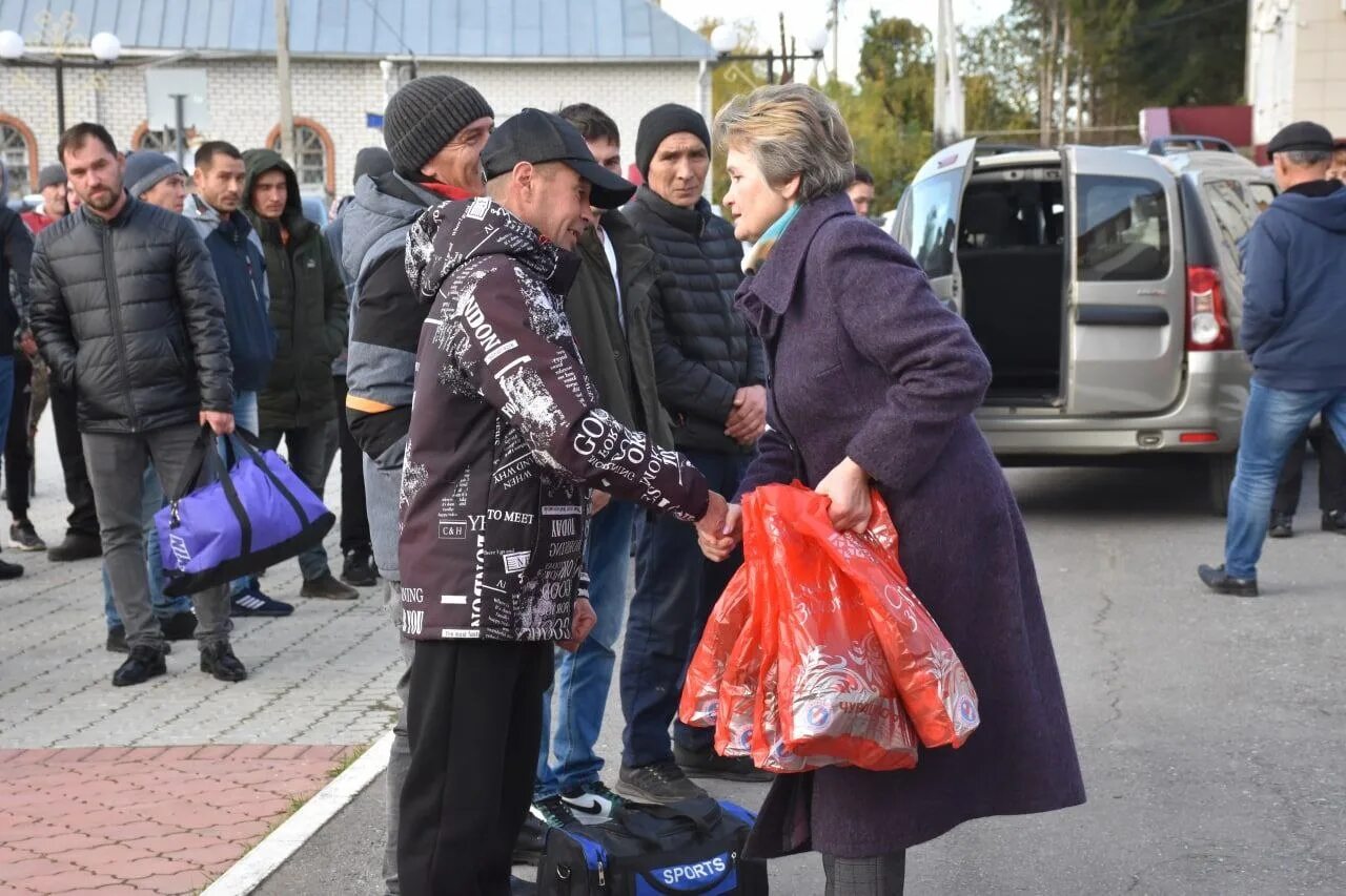 Митинг село. Проводы мобилизованных в Аликово. Проводы добровольцев Аликово. Проводы 19.10.22 Аликово. Мобилизация в Чувашии Аликово.