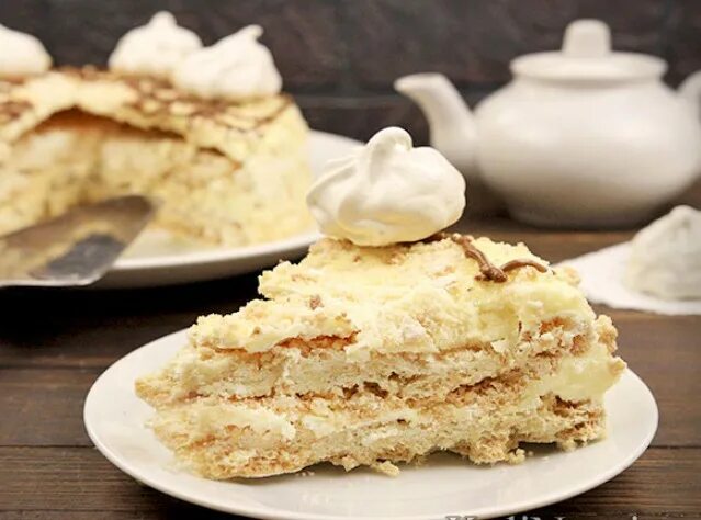 Торт полет классический. Торт полёт с бизе. Торт мирель безе. Летающий торт. Торт безе полет.