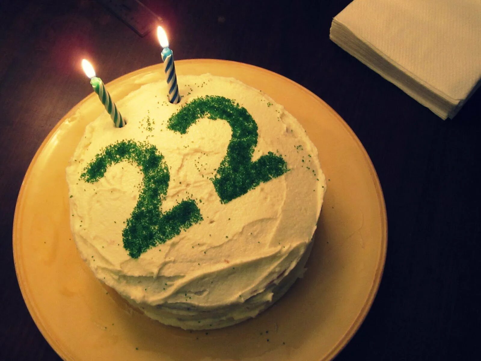 Торт девушке 22. Украшение торта 22 года. Торт на 22 года. Торт на 22 года парню. Торт на 22 года девушке.