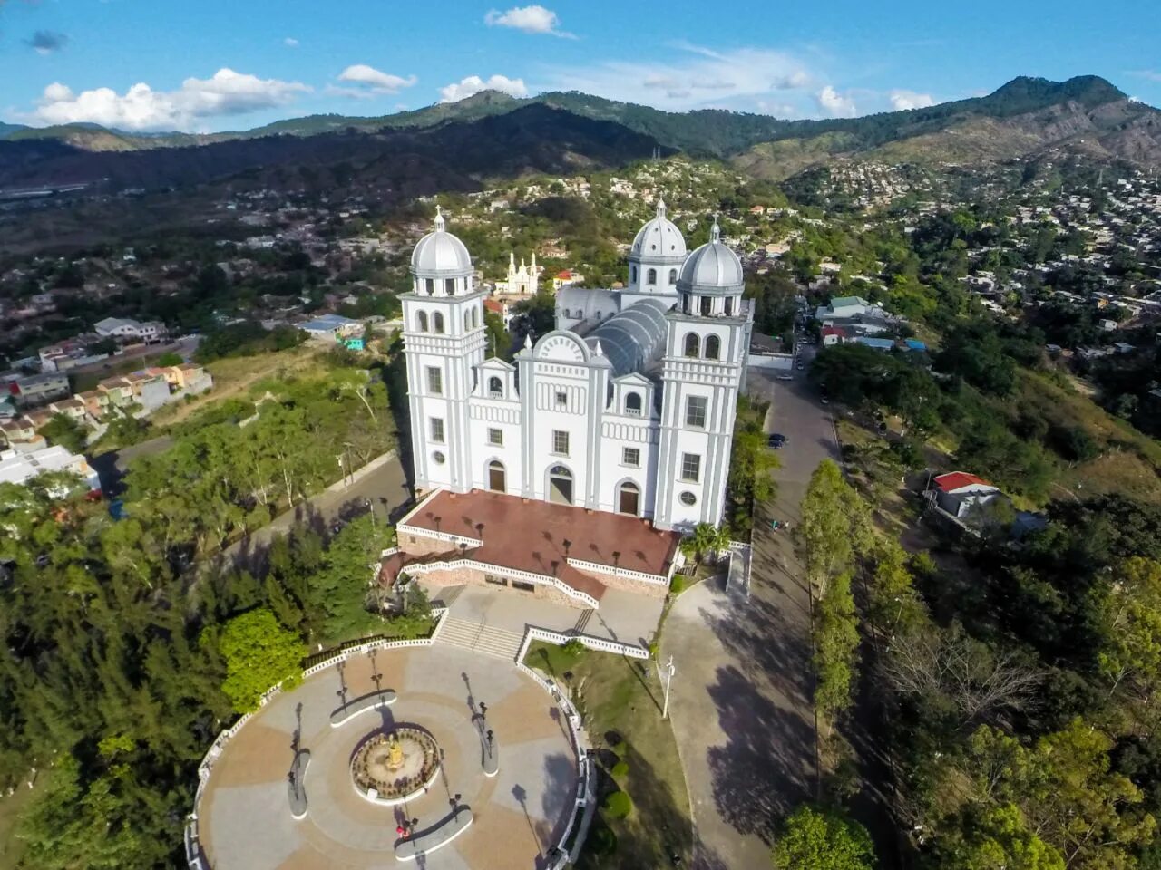 Столицей какого государства является город тегусигальпа. Тегусигальпа Церковь Иглесия-де-Сан-Франциско. Тегусигальпа столица. Tegucigalpa Honduras Temple Тегусигальпа.