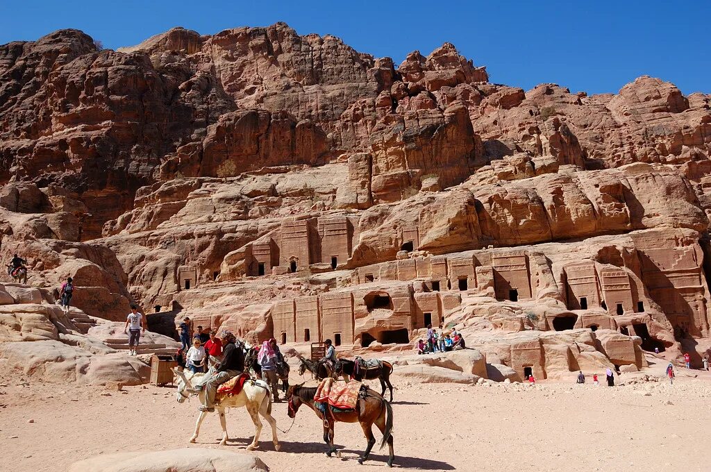 Храм петра в иордании. Петра 8 чудо света. Семь чудес света петра иордания. Сокровищница эль-хазне. Храм петра в иордании.