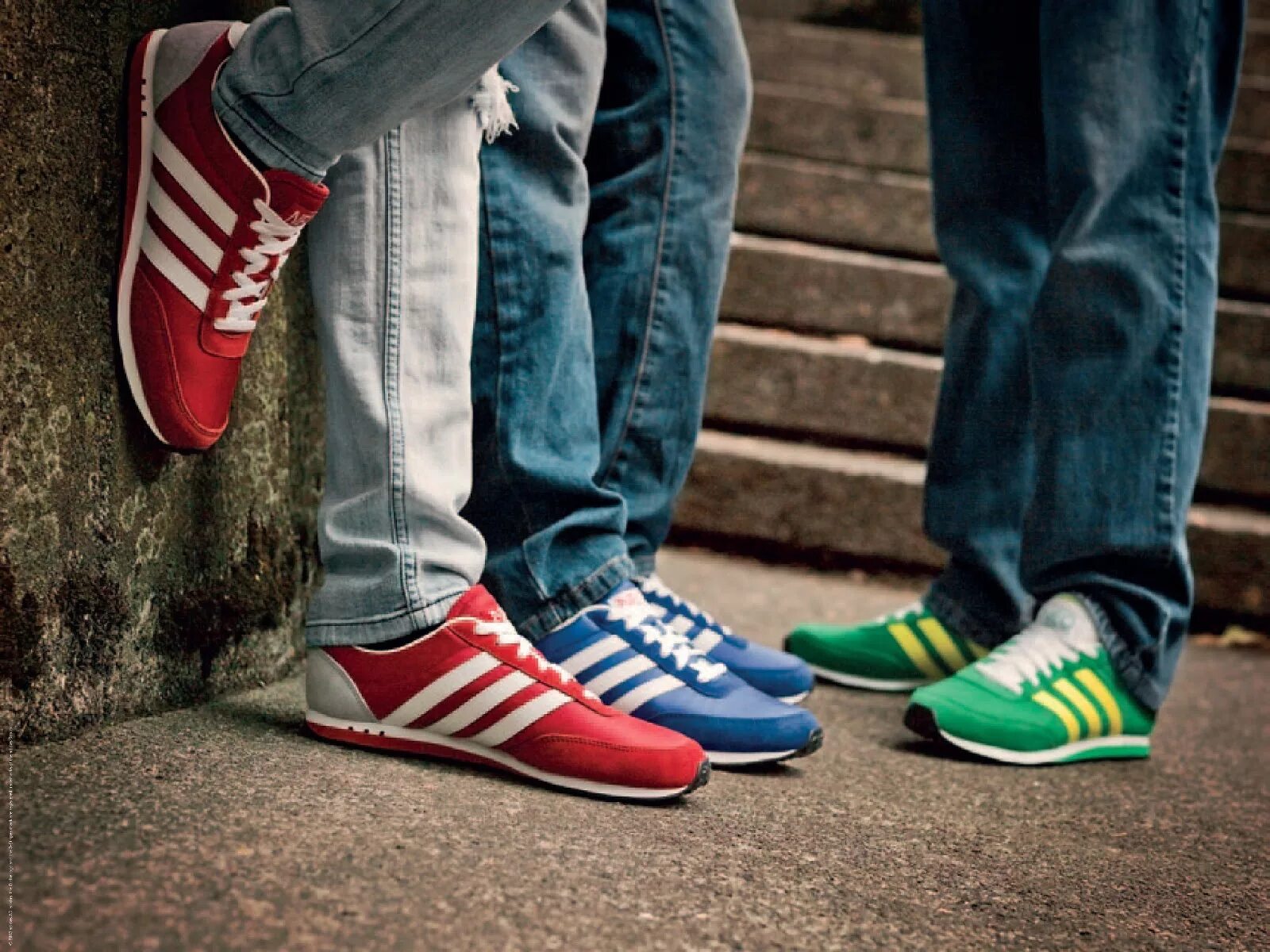 Adidas Neo 2013. Адидас Лужники. Адидас Кэжуал. Adidas кроссовки околофутбольщиков. Сколько лет кроссовки