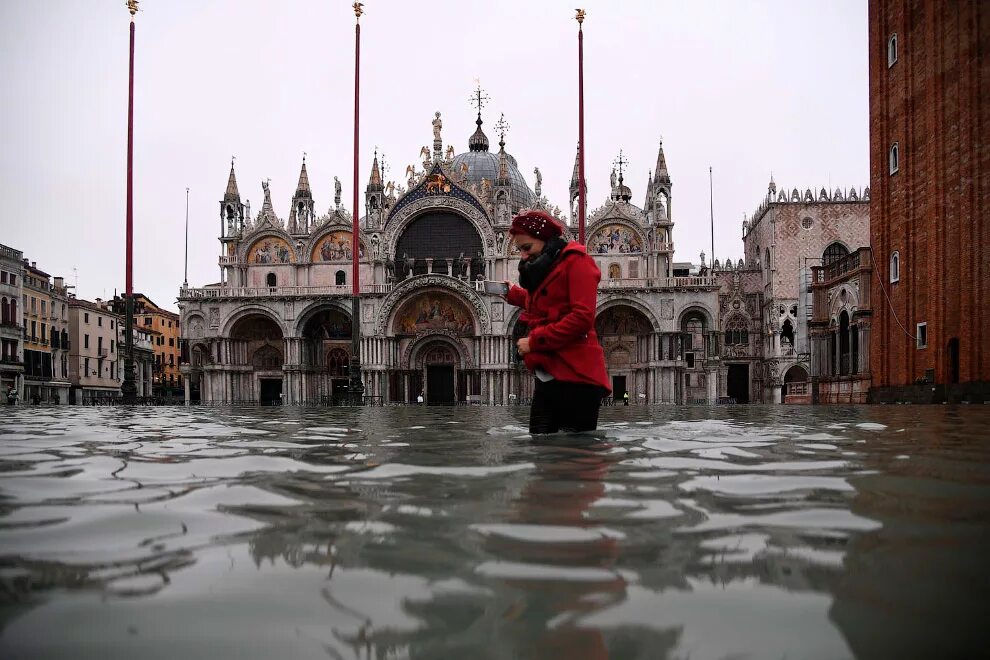 Наводнение на площади Сан Марко. Площадь Сан Марко затоплена. Венеция Сан Марко наводнение 2019. Венеция площадь Сан Марко наводнение.