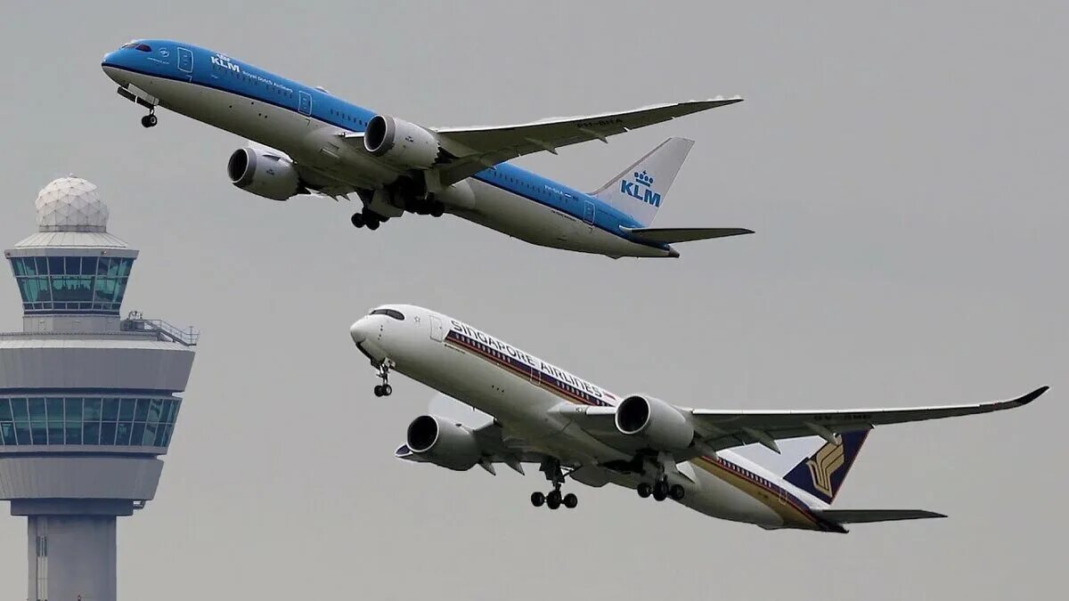 Как отличить самолеты. A350 vs b787. 787 Vs a350. Аэробус а350 и Боинг 787. Боинг Airbus 350\.