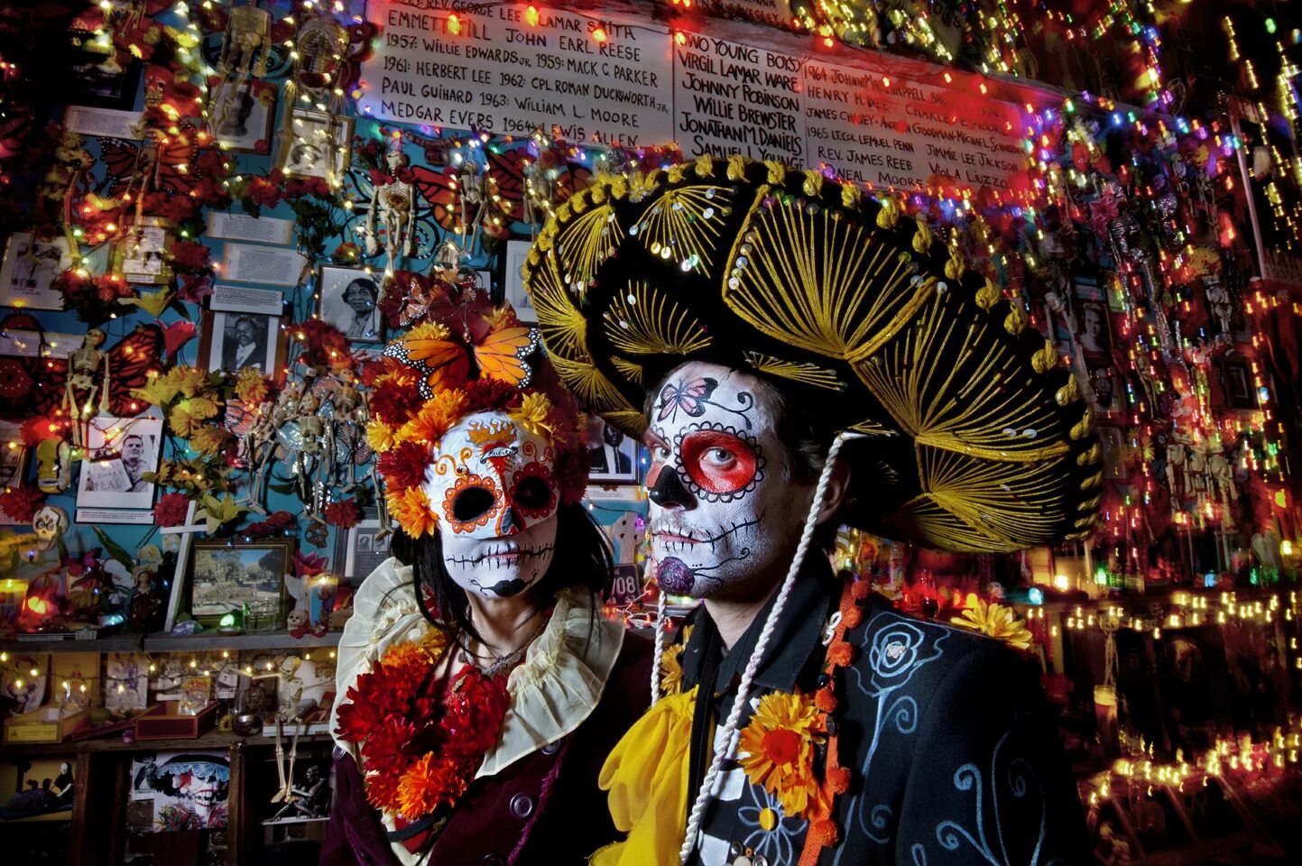 Актуальность дня мертвых. Диа де Лос Муэртос в Мексике. Санта Муэрте Мексика карнавал. Dia de los muertos праздник. Лос де Муэртос день мертвых.