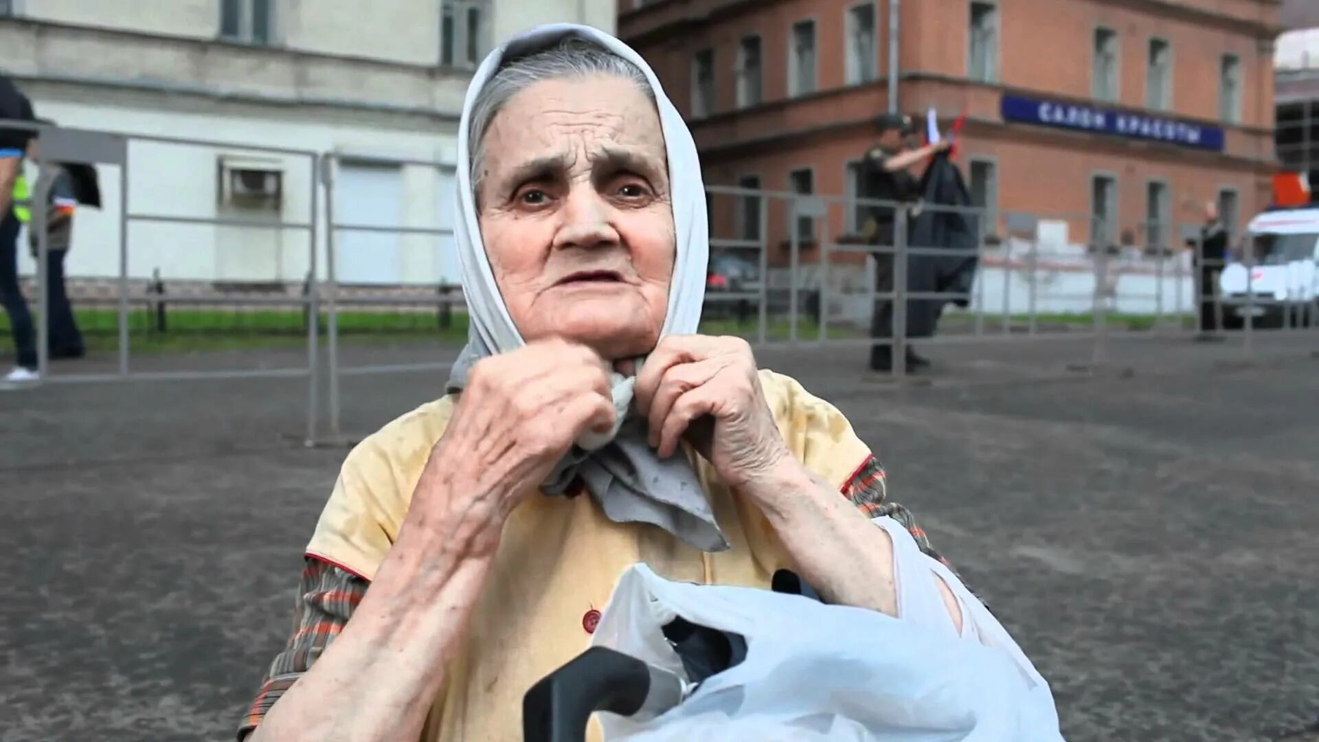 Путинские старушки. Бабушки ютуб. Бабуля пономарева фио. Бабка алка и нинка. Мордовские бабушки.