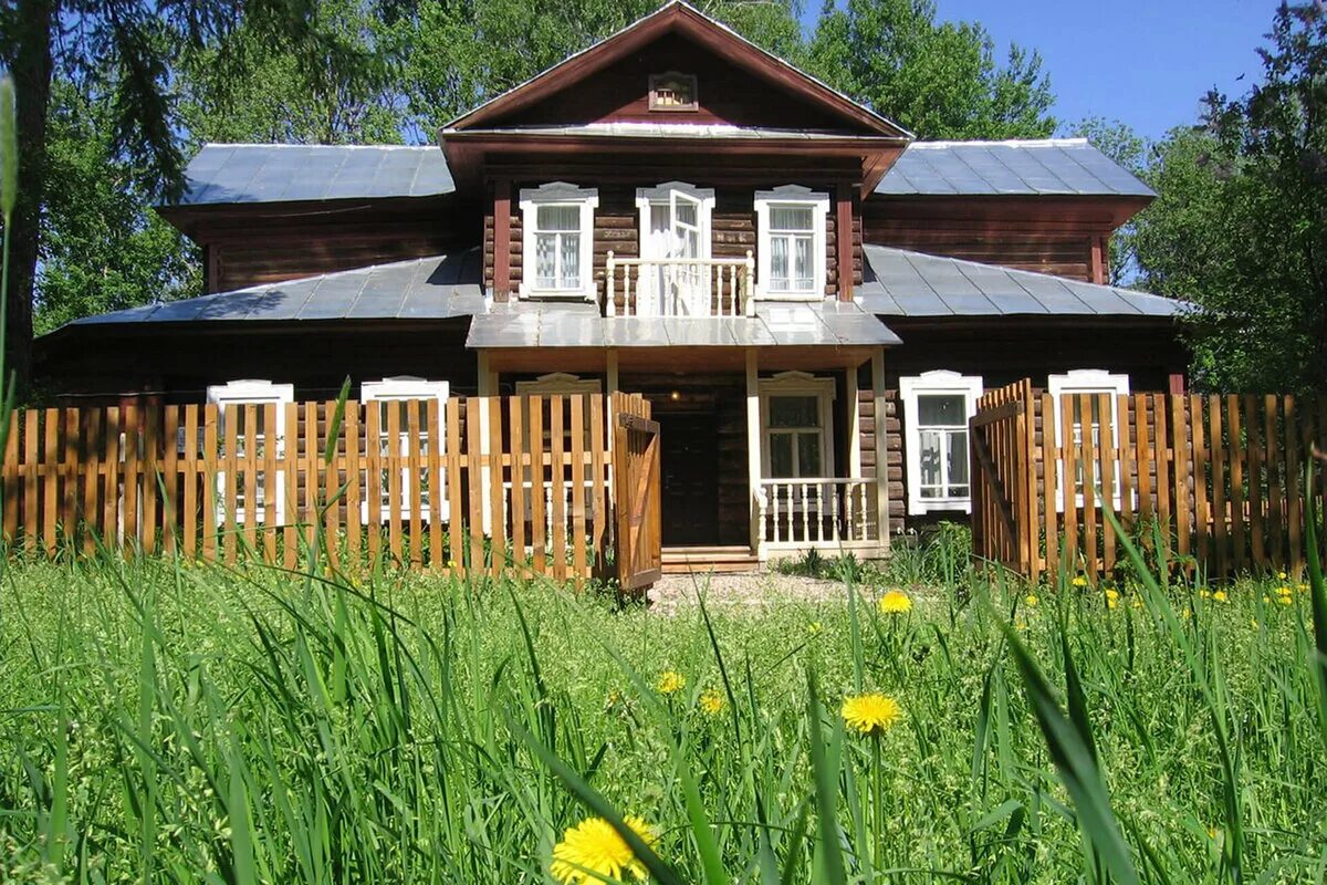 Дом музей русских писателей. Дом Анны Ахматовой и Николая Гумилева в Тверской области. Дом музей Анны Ахматовой в Тверской области. Градницы Бежецкий район дом поэтов. Дом музей Ахматовой в Бежецке.