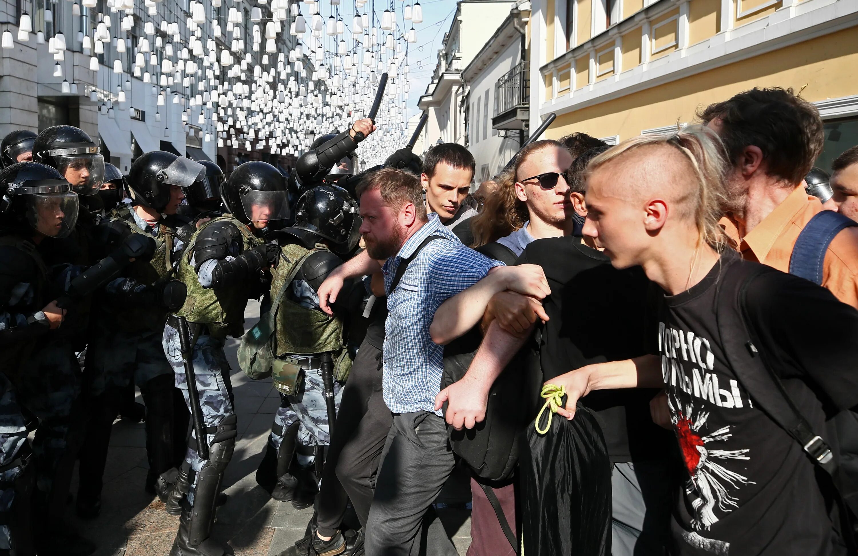 Ситуация в москве сегодня новости последнего. Массовые беспорядки митинг. Массовые беспорядки в России. Демонстрация в Москве.