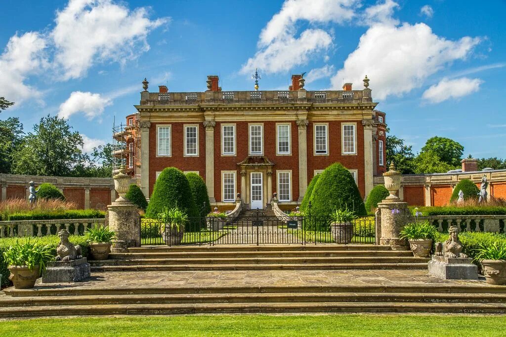 Итальянская вилла ярошенко. Поместье белмонт особняк розклифф ньюпорт сша. Лонглит уилтшир. Мисселтуэйт мэнор англия. Вотчина и поместье разница.