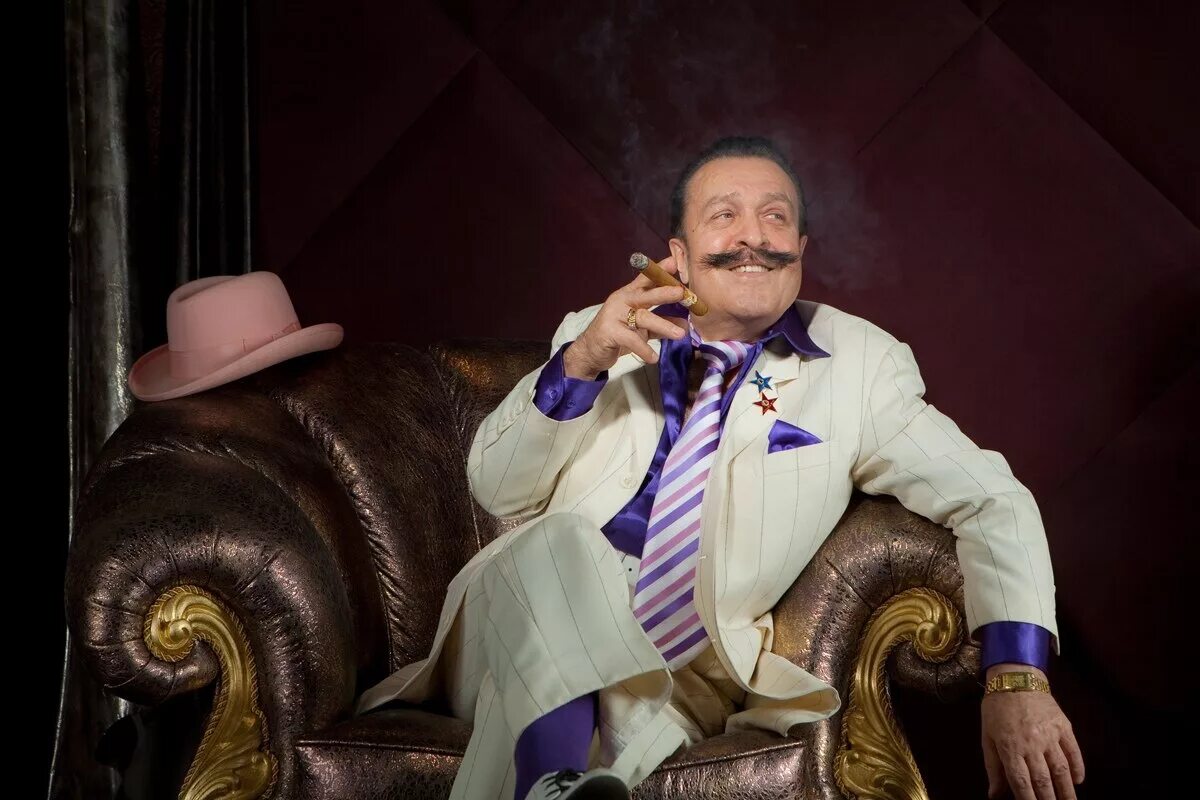 Обеспеченный мужчина. Вилли токарев 2019. Весьма обеспеченный. Познин через пару лет. Никита михалков фото.