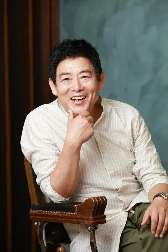 Song seung hun актер. конец презентации с корейцами. хан сын хон. сон известный артист. ли джун ки.