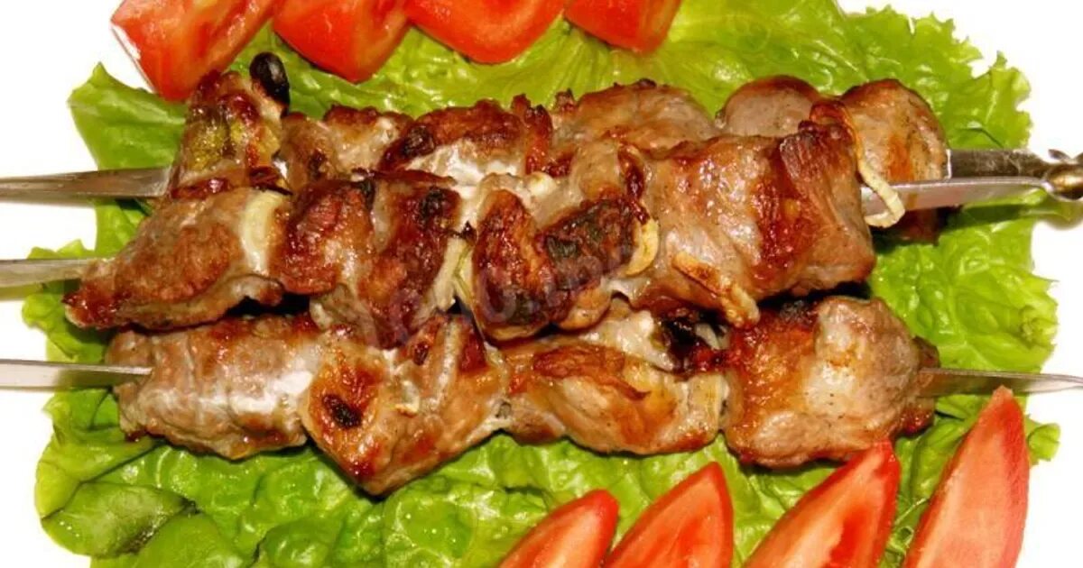 Быстрый рецепт шашлыка из свинины. Шашлык шейка. шашлык из свиньи. шашлык из свинины шейка. готовый свиной шашлык.