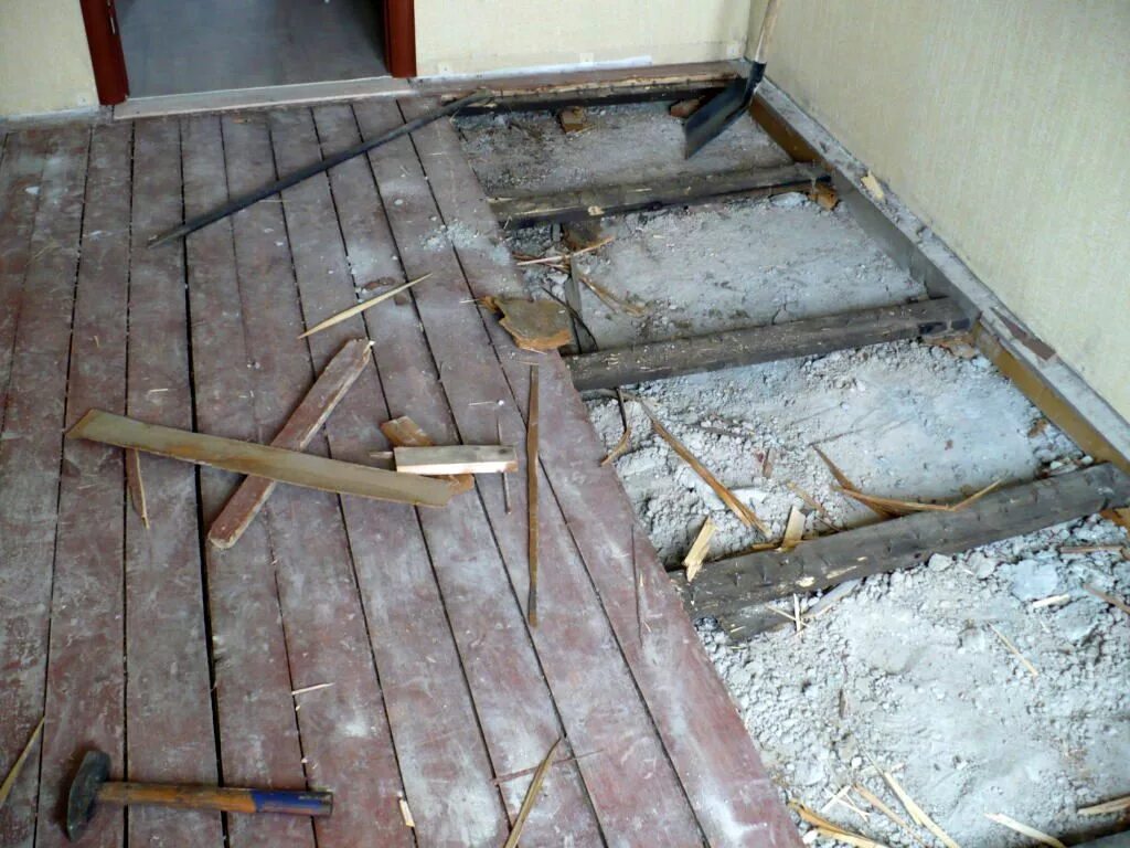 Пол в доме вскрыт