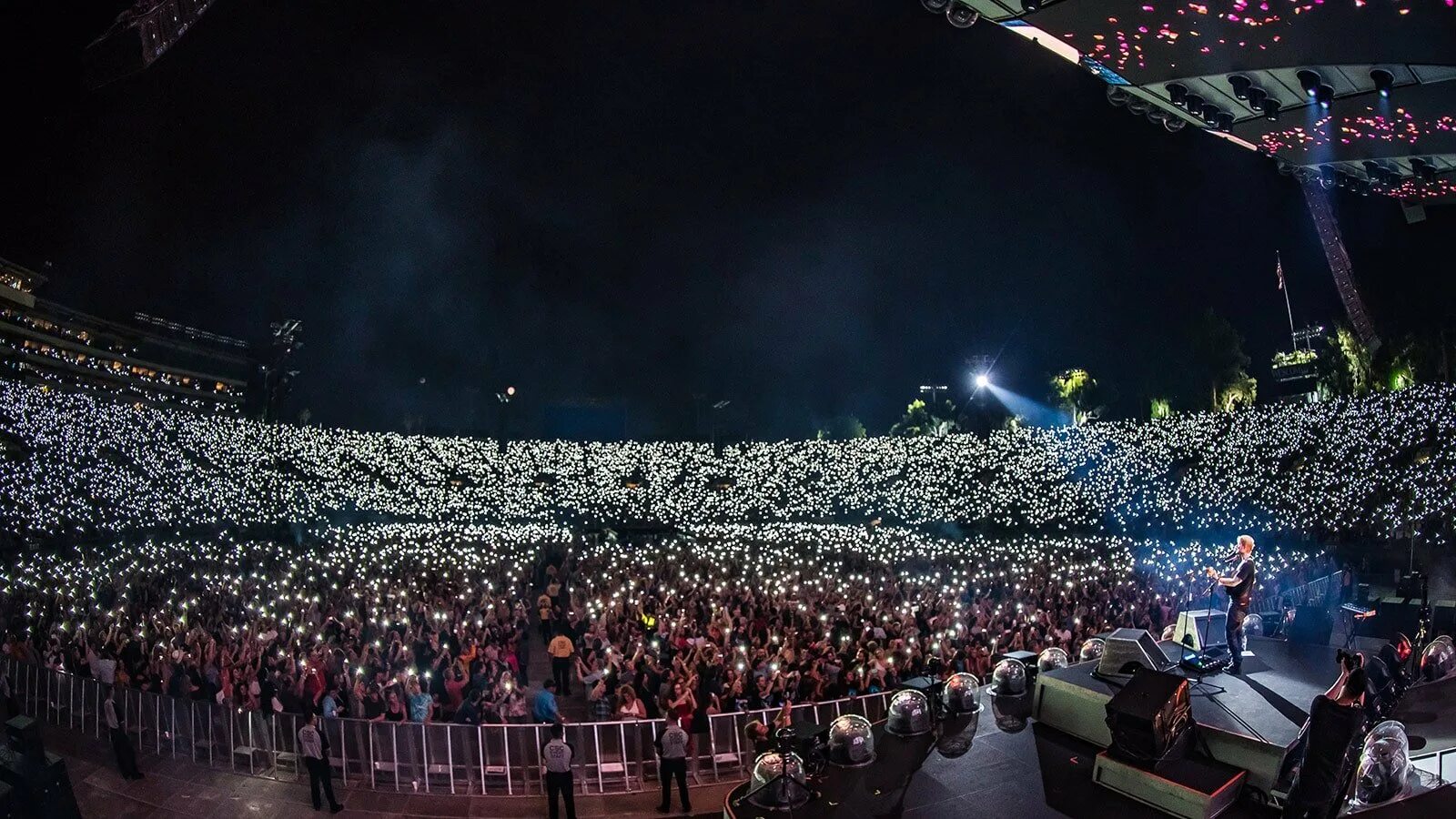 Выступление со сцены. Концерт эда ширана. ed sheeran концерт сцена. ed sheeran stadium. концерт вид со сцены.