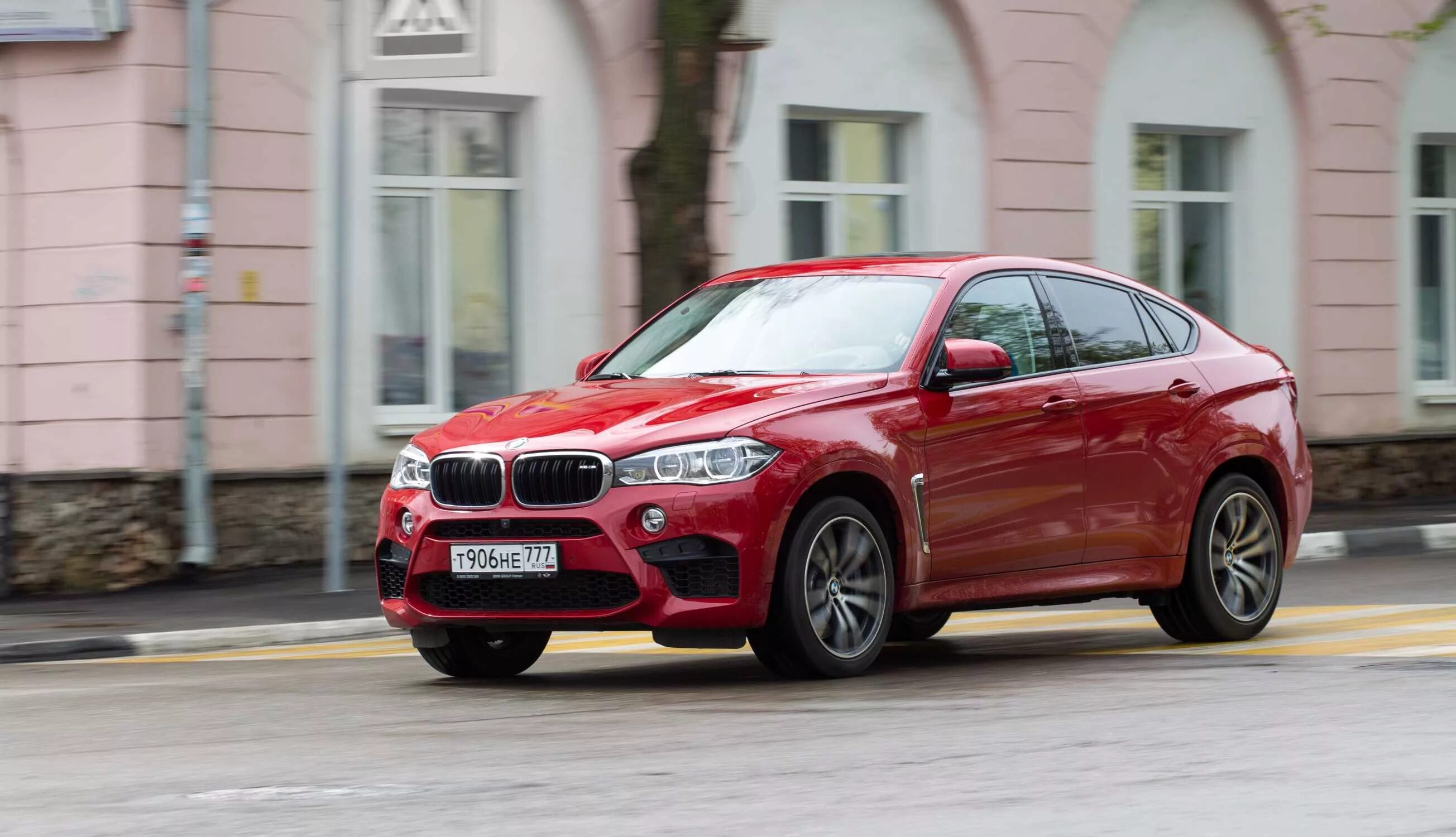 6 икс 16. BMW x6m Red. БМВ x6 красная. BMW x6m красная. BMW x6 f16 красная.