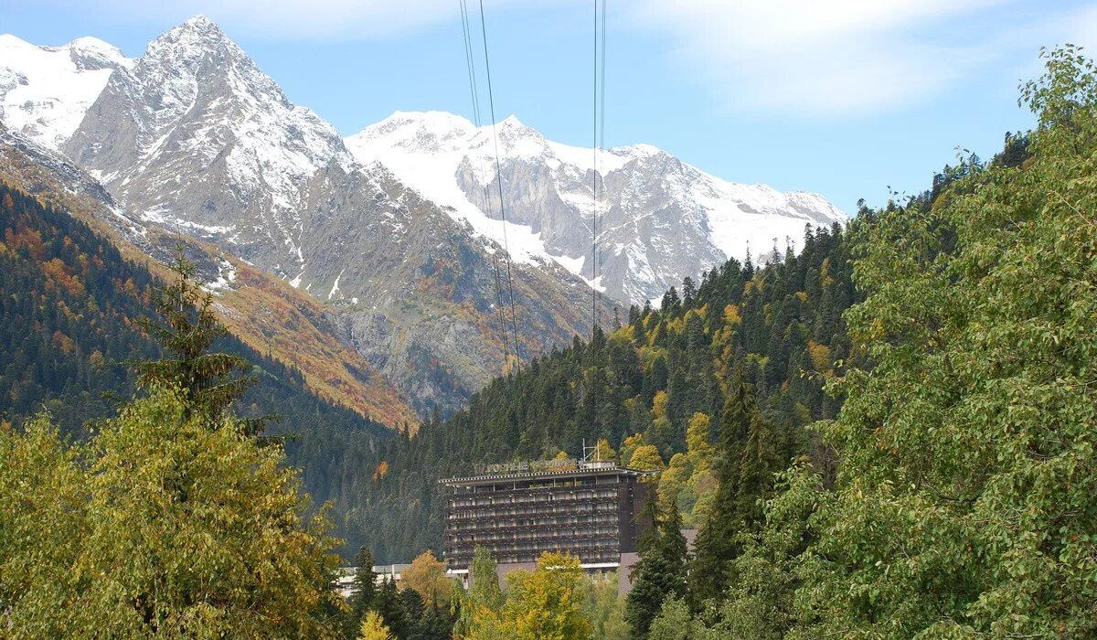 горные вершины 3. монте кристалло дом в горе. санаторий горные вершины домбай. гостиница горные вершины домбай в ссср. домбай-ульген, карачаево-черкесская республика.