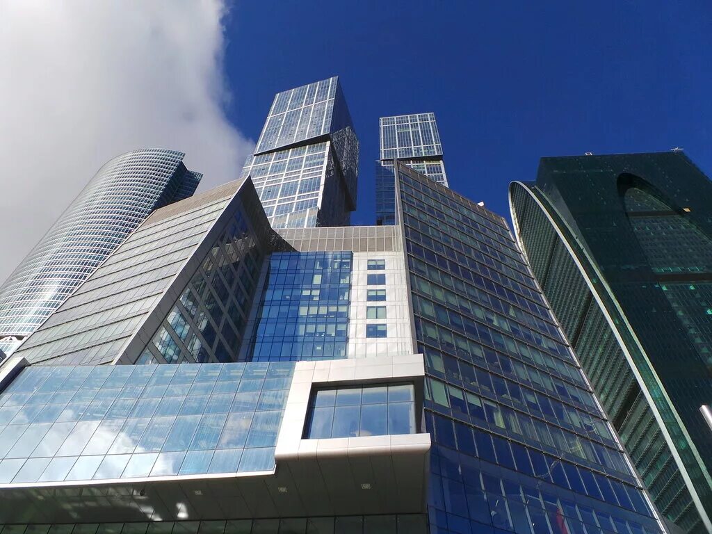 Бизнес центр москва внутри. Банк r расположен в деловом центре столицы. Бизнес центр москва. Санкт-петербург плаза, санкт-петербург, малоохтинский проспект, 64. Бизнес центр внутри.