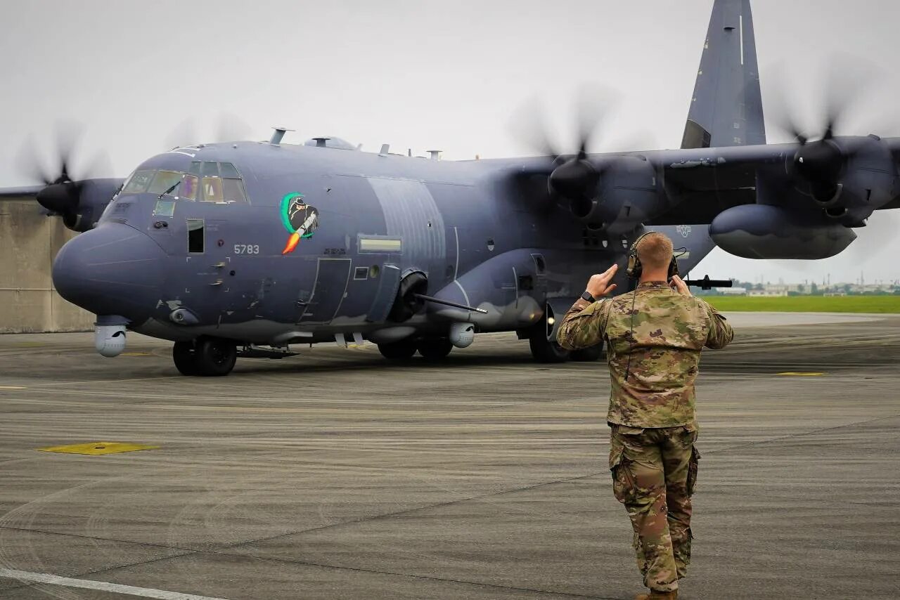 Командование специальной военной операцией. AC-130j. Самолёт AC-130j. AC-130j Ghostrider Gunship. АС 130 Ghostrider.