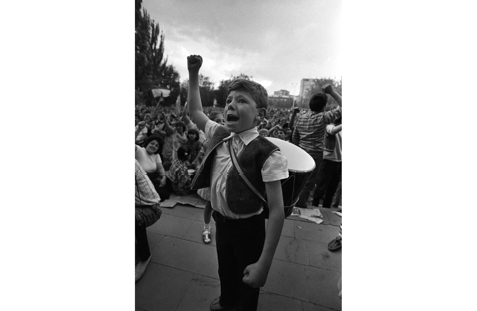 Начинается в 1988 году. Рубен мангасарян. рубен мангасарян фотограф. лето 1988 года в ереване. арцахское движение 1988 рубен мангасарян.