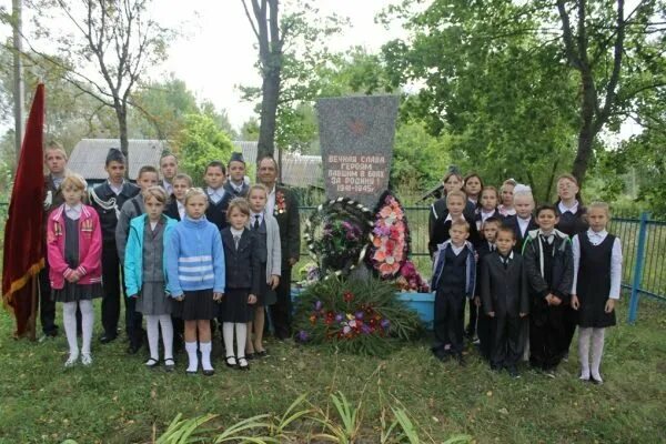 Администрация красный Рог Выгоничского района. Поселок красный Рог Брянской области. Село красное Брянская область Выгоничский район. Красный Рог Брянская область школа.