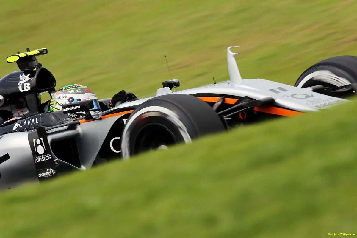 Болид формулы 1 в повороте. Imola grand prix 2022. Enter f1. Lotus lock. Квалификация в гонках.