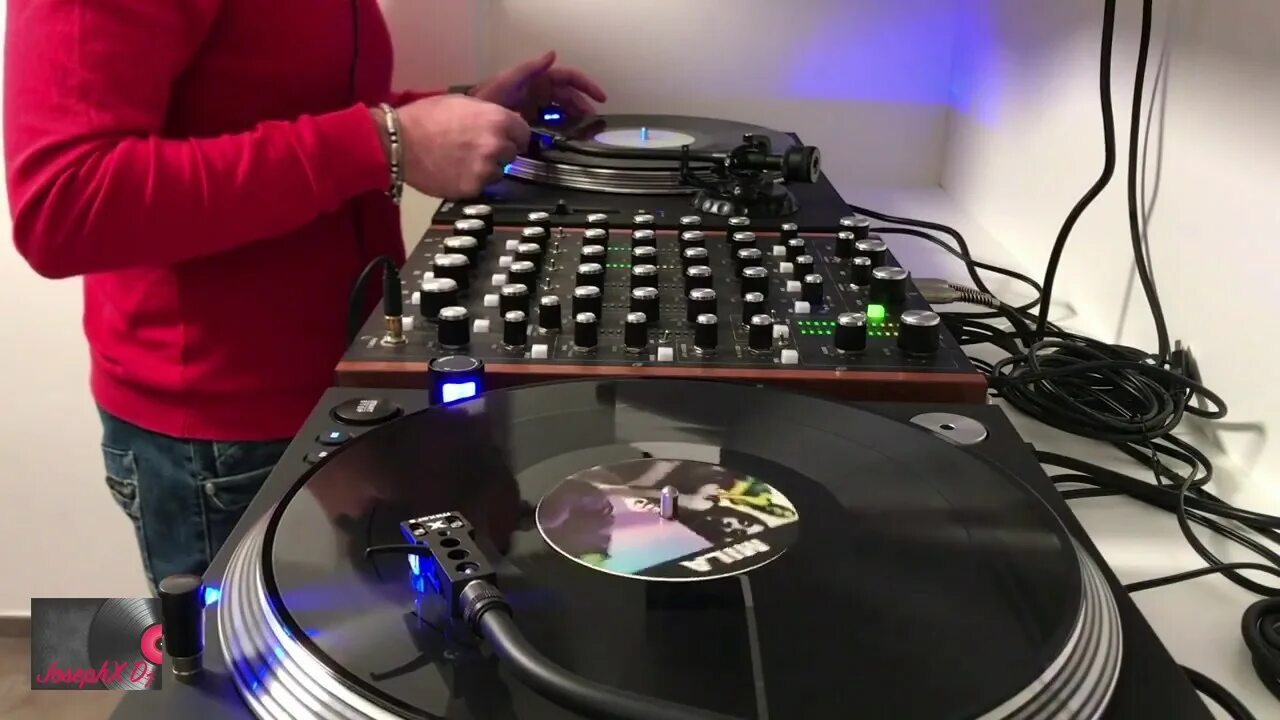 Диджей винил. Стойка диджея винила. Vinyl DJ Set. DJ винил пульт наушники. Dj set 2024