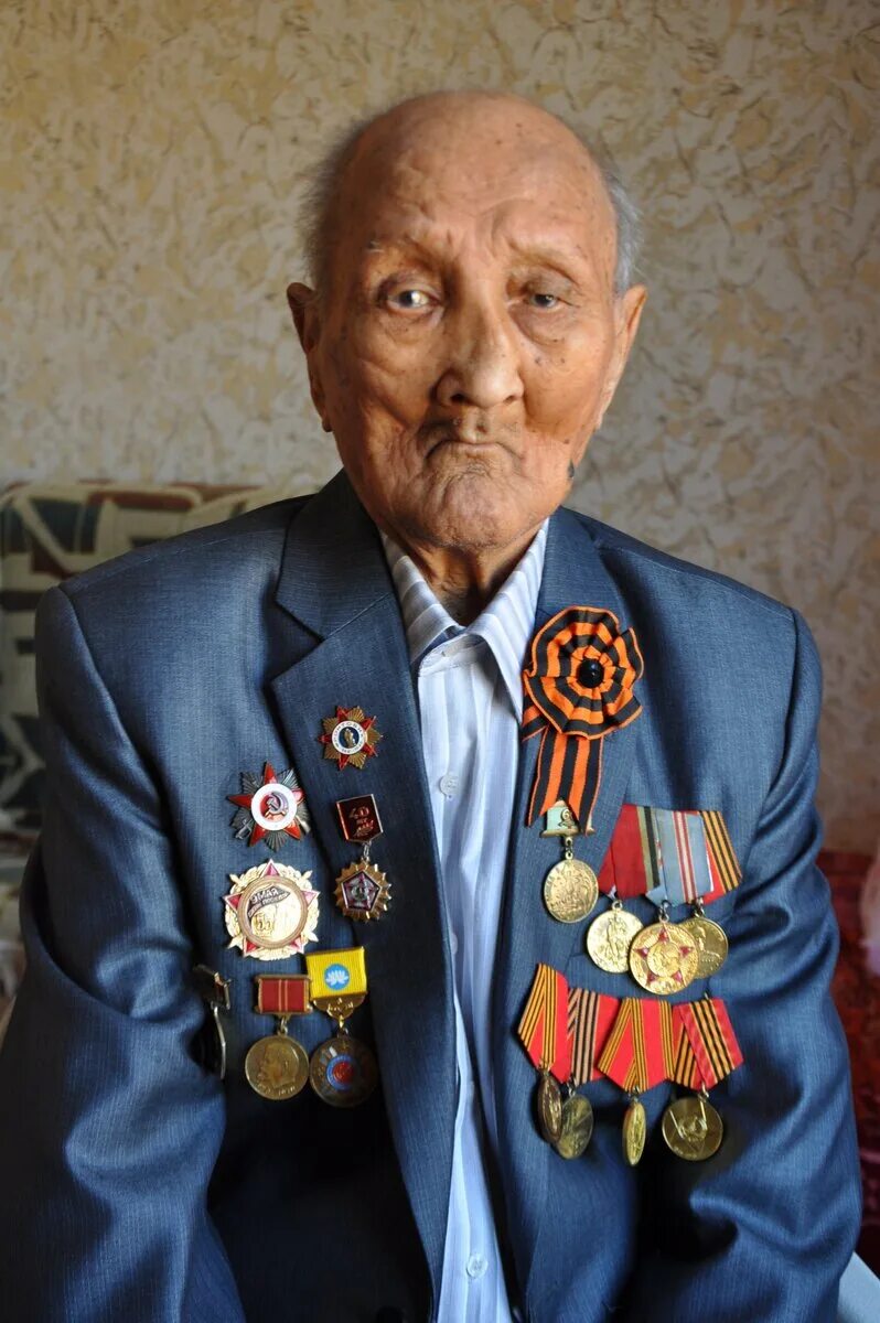 Сангаджи горяев. Сангаджи горяев дорджи басангович. сарпа калмыкия.