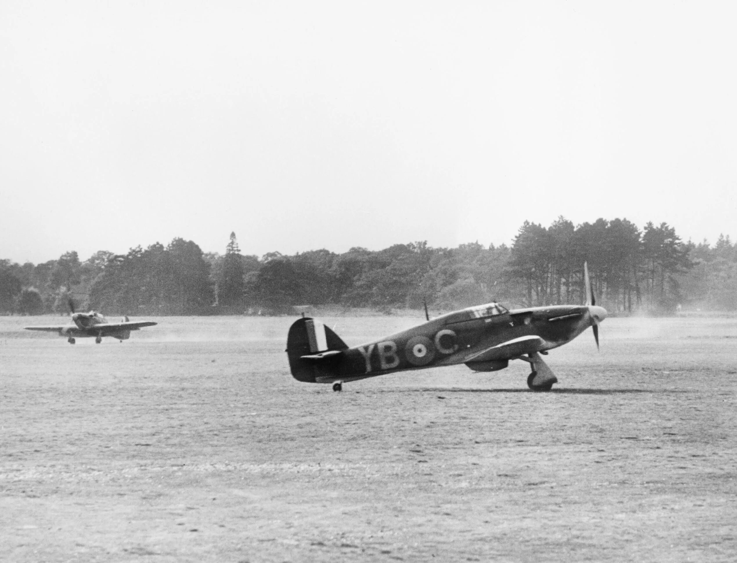 Битва за британию 1940. Харрикейн 1940. битва за британию фото. hawker typhoon car doo самолет фронтовые фотографии. город харрикейн и старые фото.