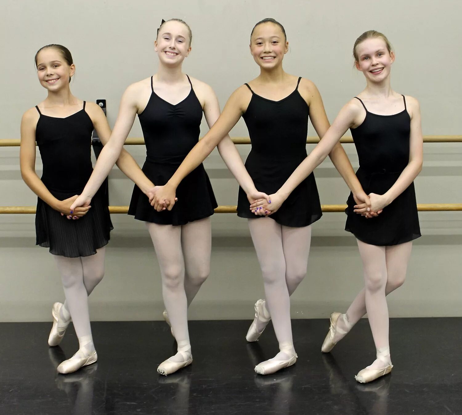 Балетная школа для девочек. Хореографическая форма. Форма в балетной школе. Балетная внешность. Балетная школа балета