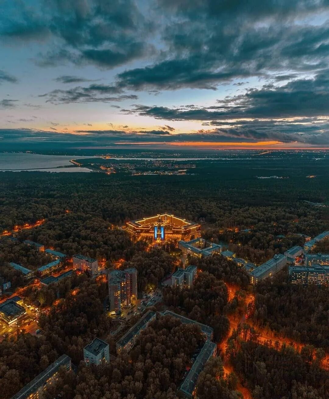 Академгородок Новосибирск. Академгородок Новосибирск с высоты птичьего полета. Технопарк Академгородок вид сверху Новосибирск. Академ городок новостб. Новосибирский городок