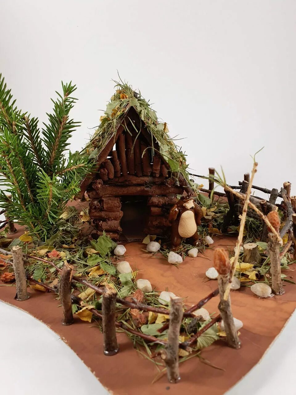 домик из коряг. поделки из веточек. домик из осенних материалов. домик из веток. поделка домик из веток.