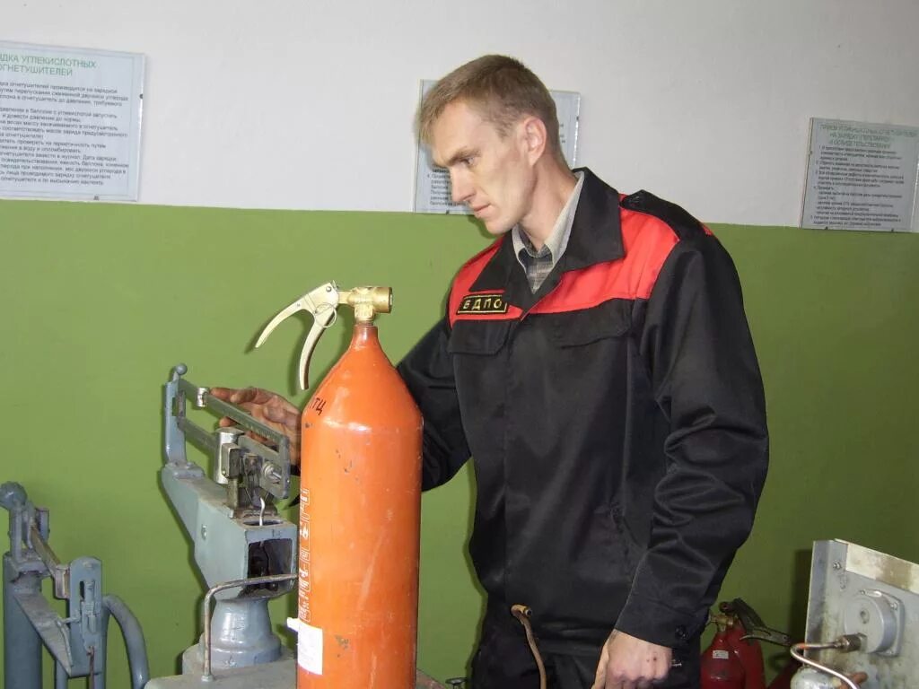 Охрана пожарной безопасности. Требования противопожарной безопасности на предприятии. Инженер пожарной безопасности. Обеспечение пожарной безопасности. Средства тушения пожара у пожарных.