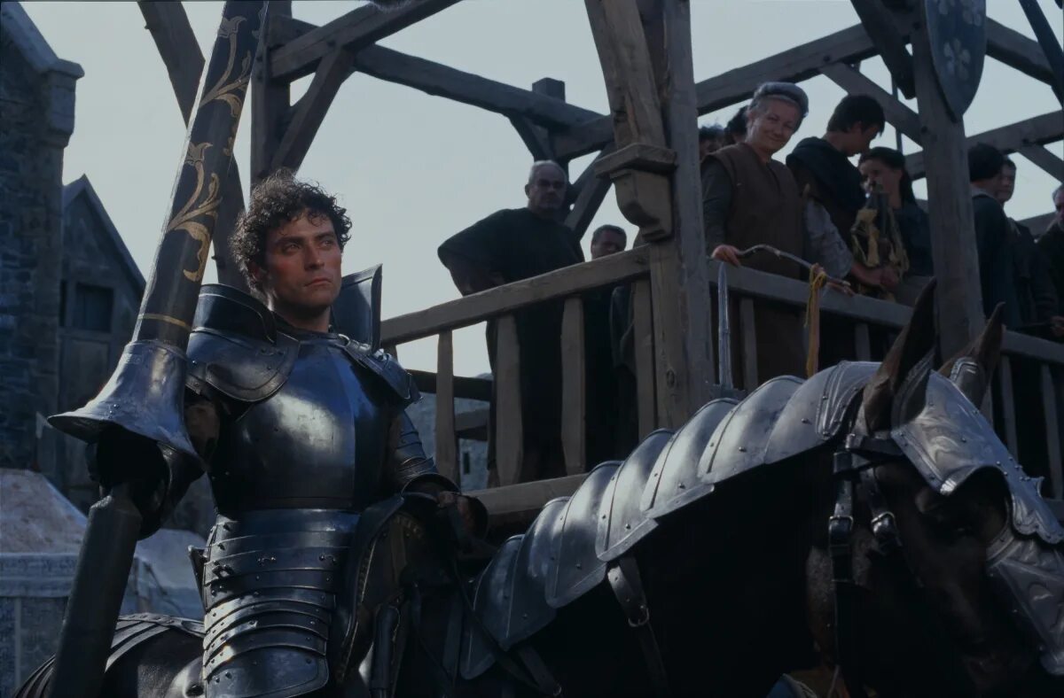 Включи про рыцарей. Руфус Сьюэлл рыцарь. История рыцаря a Knight's Tale 2001. Руфус Сьюэлл в чёрном рыцаре.
