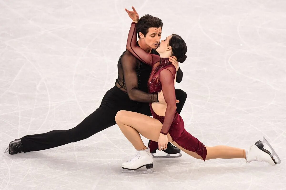 Позиция фокстрот в танцах на льду. Ice dancing. Ice dancing. Ритм танец фигурное катание олимпиада 2022. Айс скейтинг.