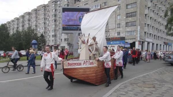 Отметить день рождения архангельске. Площадь профсоюзов Архангельск. Соборная площадь профсоюзов Архангельск. Архангельск площадь профсоюзов благоустройство. Архангельск день города 435 лет площадь профсоюзов.