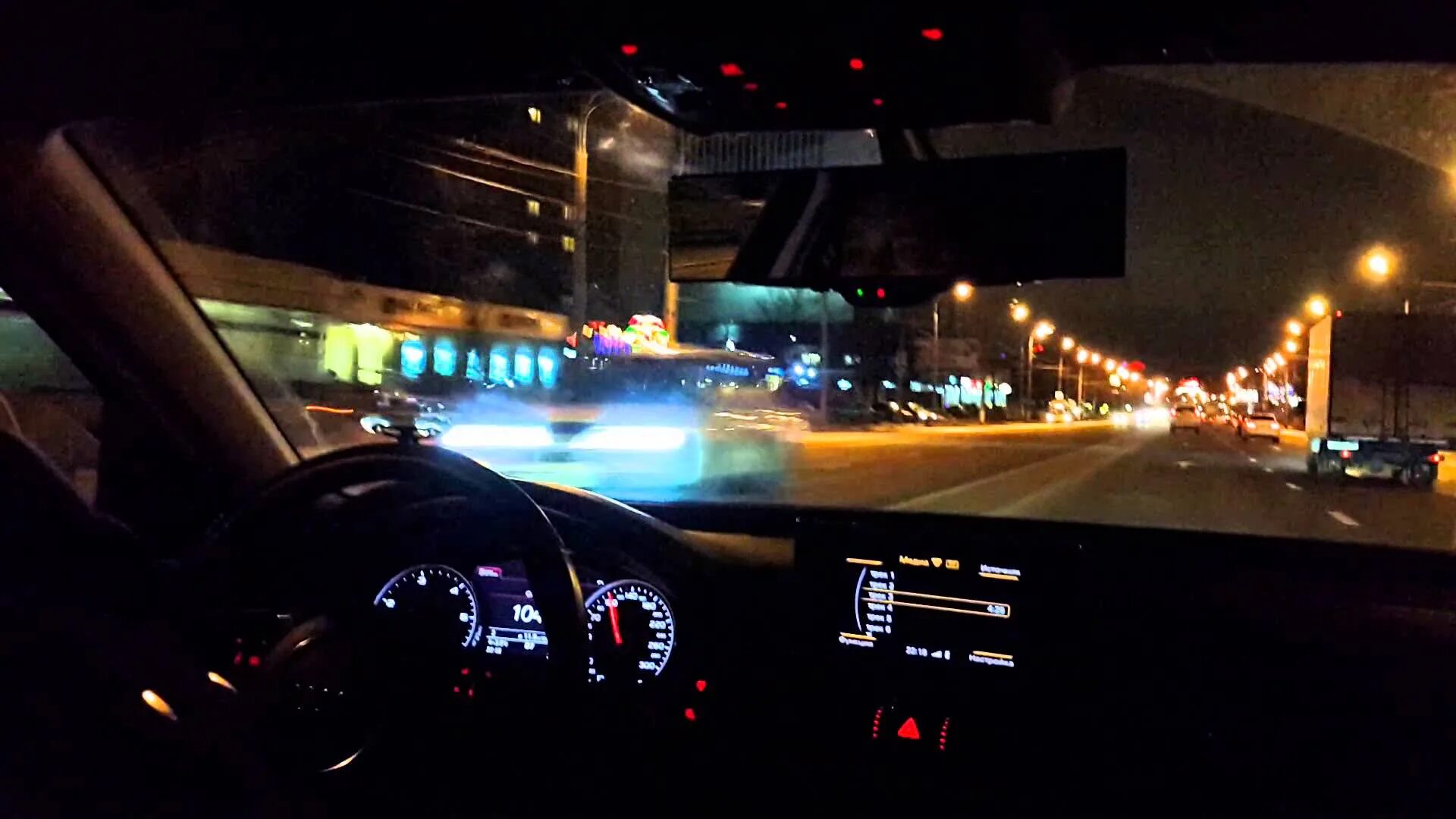 БМВ м5 покатушки. Машина внутри ночью. Вид из машины на ночной город. Вид из салона автомобиля.