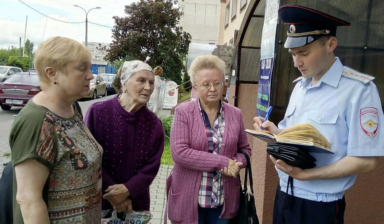 УУП Домодедово. Участковые уполномоченные полиции. Участковый уполномоченный полиции с населением. Работа полиции с населением. По населению участковый