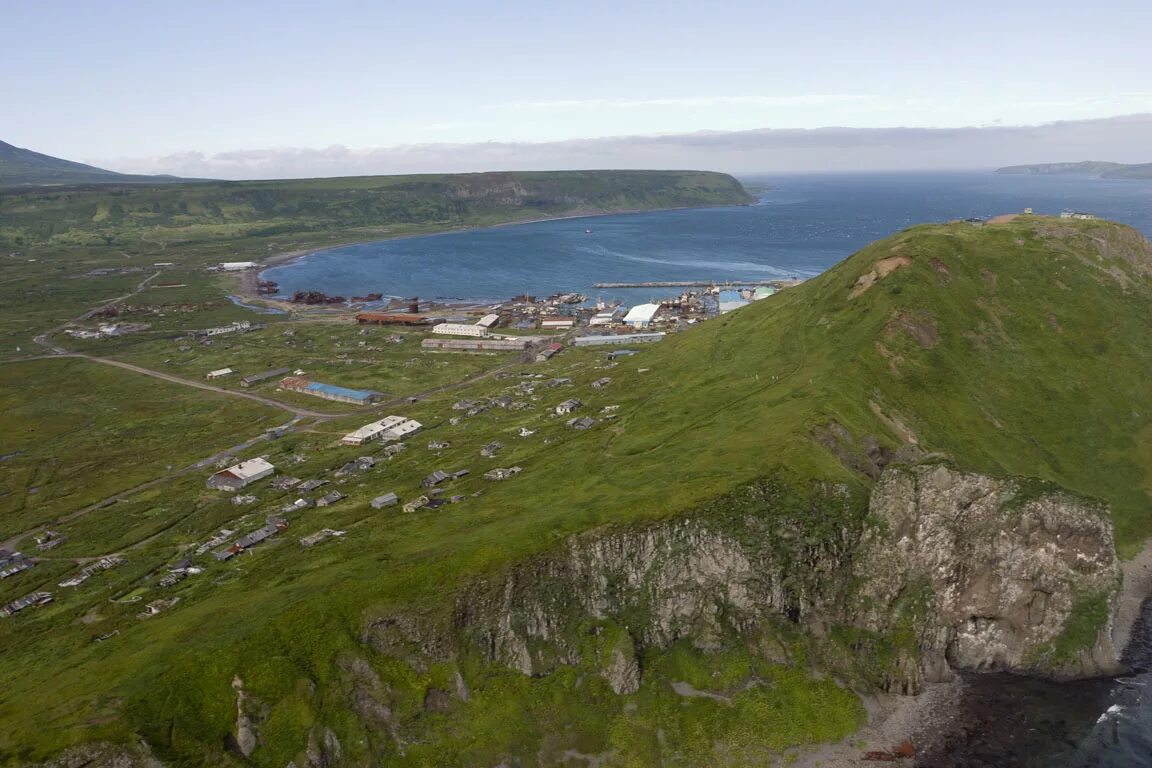 Село курил. Парамушир Северо-Курильск. Курильские острова Северо Курильск. Город Северо-Курильск о. Парамушир. Курильские острова Парамушир.