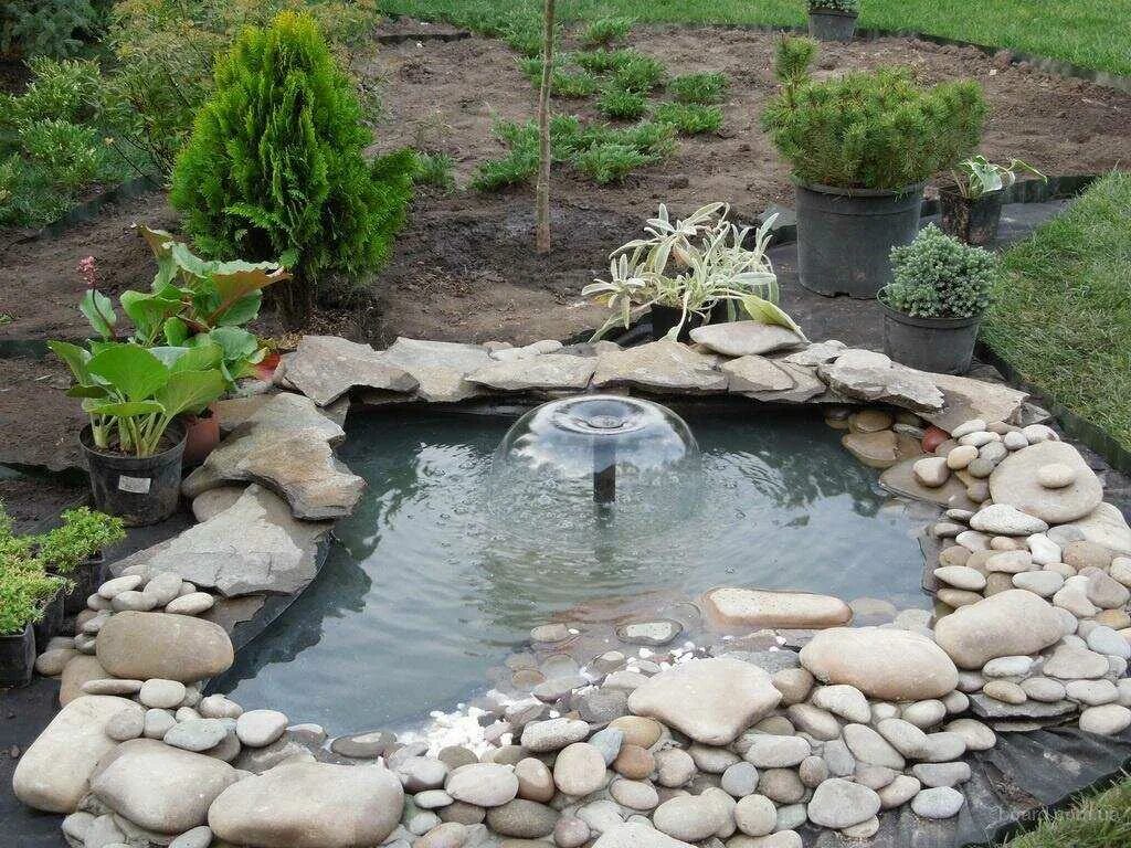 Самодельный пруд. Декоративный прудик. Декоративный водоем на даче. Декоративный бассейн для сада. Искусственный пруд на даче.