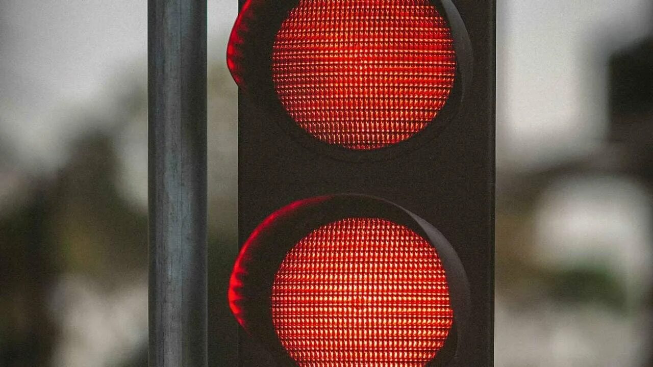 светофор trafficlight-led 230в. зеленый цвет светофора. красный свет светофора. световой светофор. зеленый сигнал светофора.