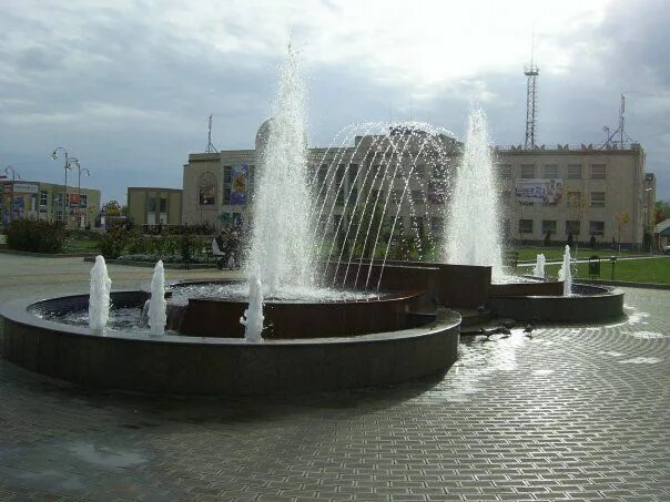 Фонтан Усть-Лабинск. Город Лабинск Краснодарский край. Город Лабинск Краснодарский край фонтаны. Лабинск фонтан. Море лабинск