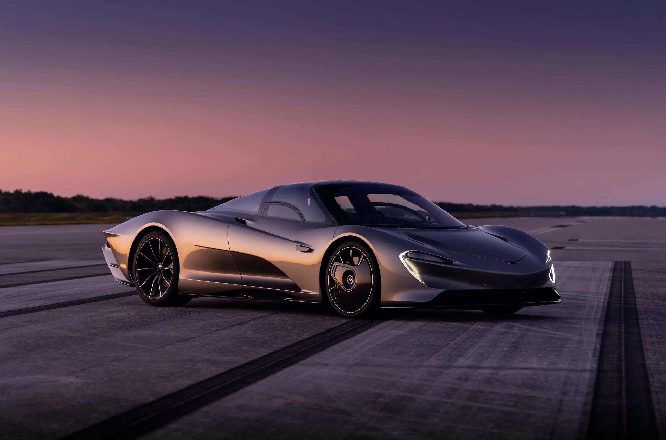 Самые быстрые мощные. Макларен Speedtail. MCLAREN Speedtail 2021. MCLAREN Speedtail 2020. Макларен 2020 года гиперкар.