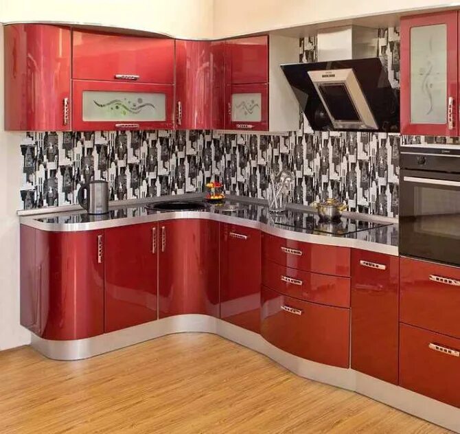Кухонный гарнитур угловой красный. Кухня угловая красная. Кухни МДФ угловые. Кухонный гарнитур красный металлик.